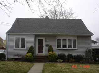 19 Yarmouth Rd, East Rockaway, NY 11518