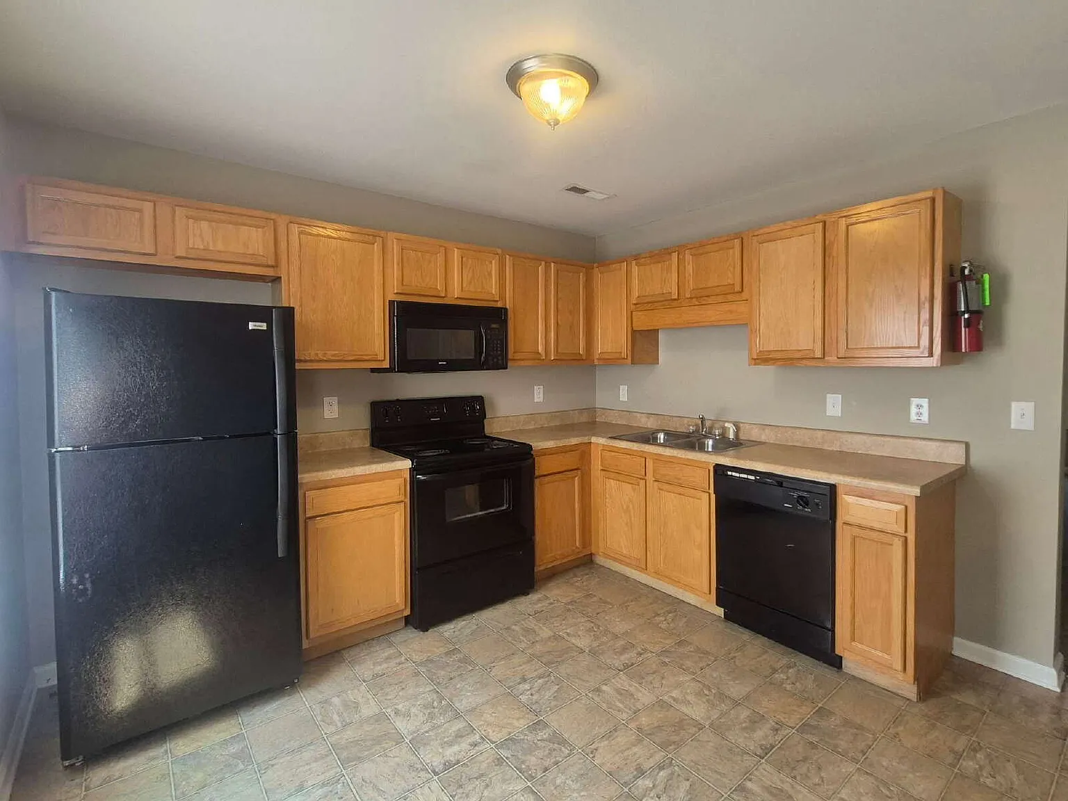 2 bed, 1.5 bath, 1020 sqft, $950 — Photo 4
