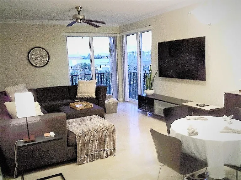 225 NE 1st St #401 — Photo 3