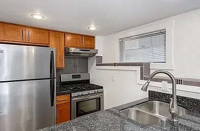 639 W Emerson St #C — Photo 4