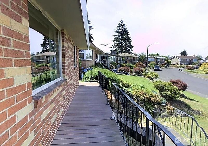 2nd image of 88 Monterey Place NE