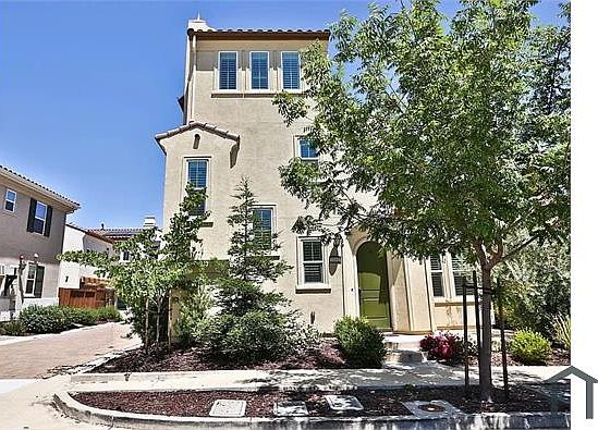 2nd image of 2111 Carrara St