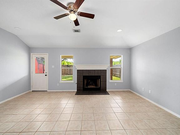 3rd image of 8122 Blackcherry Ln