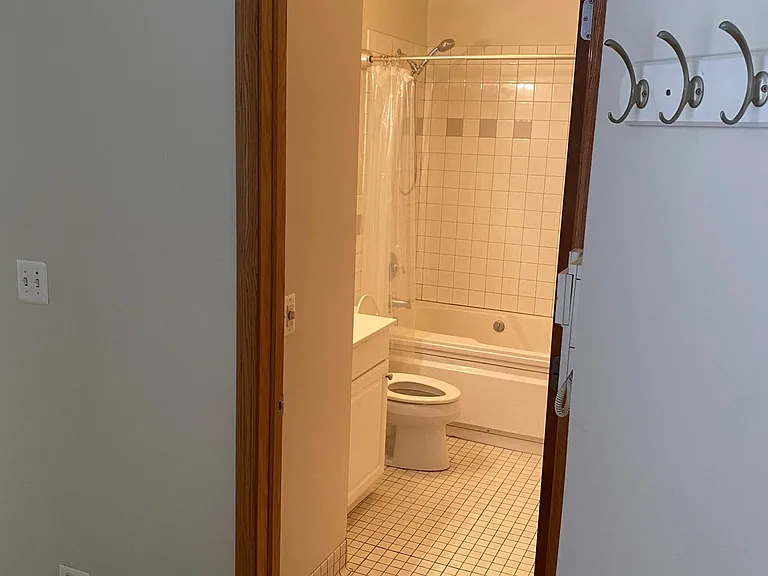 1164 W Grand Ave #4R — Photo 12