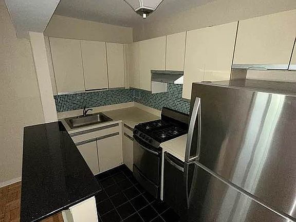 3rd image of 65-15 Alderton St #2F