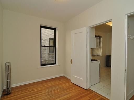 5th image of 5206 S Ingleside Ave #1