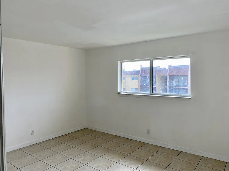 2914 NW 55th Ave #1D — Photo 17