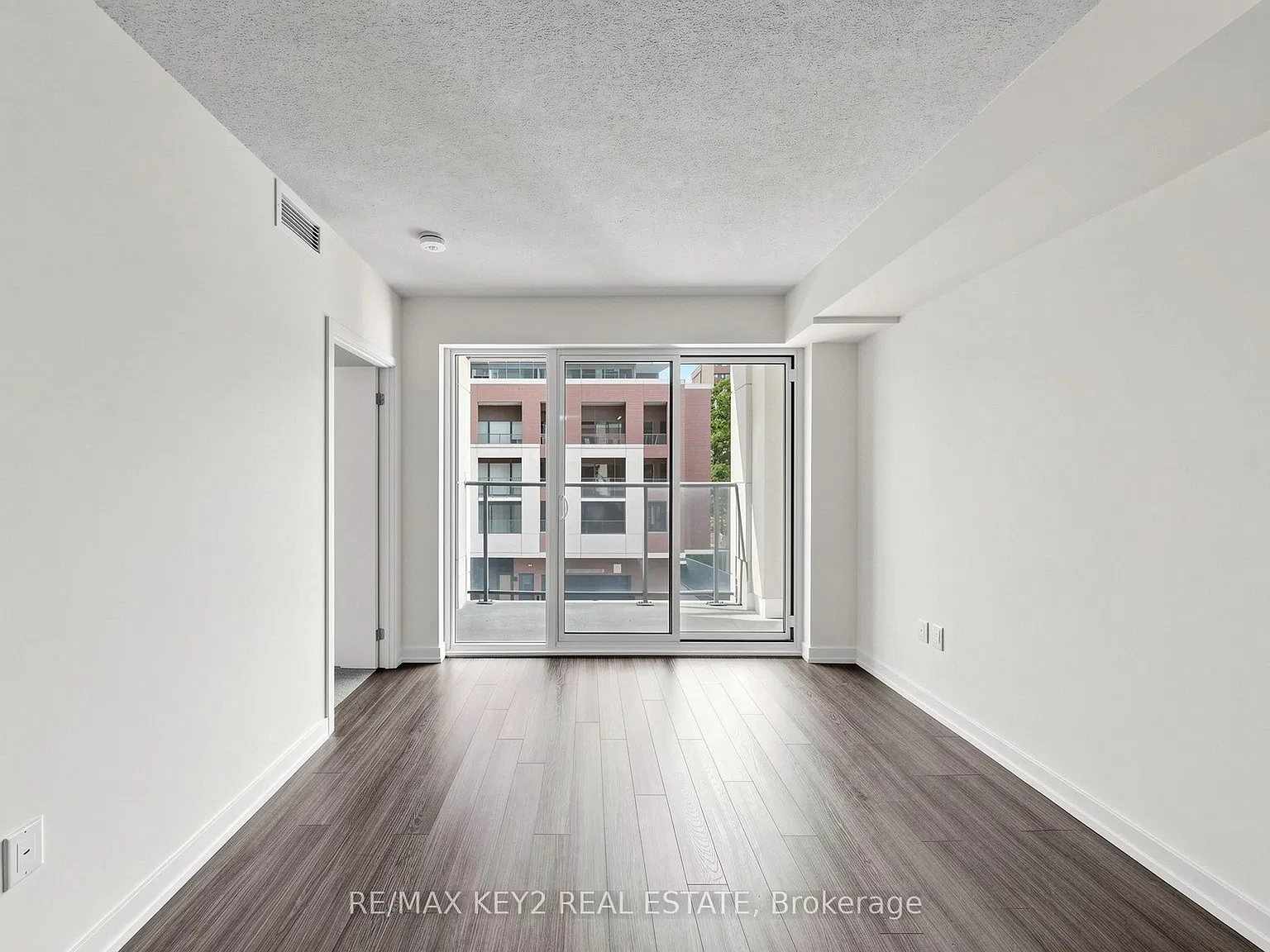 3 bed, $2,625 — Photo 2