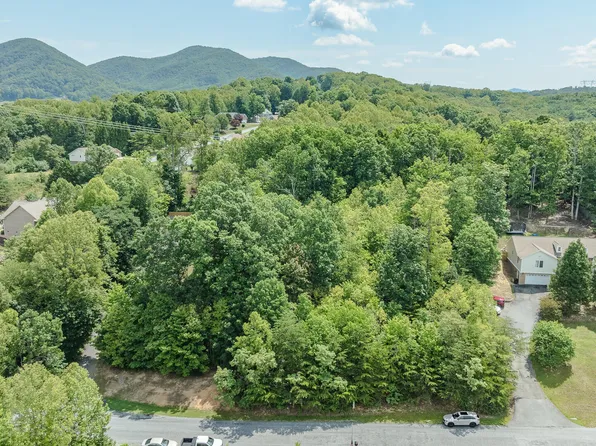 14 Autumnwood Ln, Troutville, VA 24175