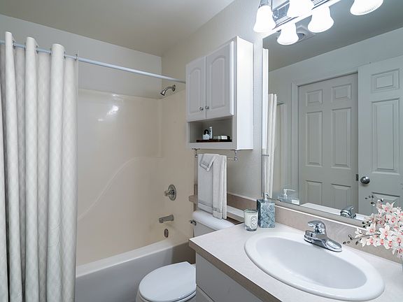 5th image of 11410 NE 67th St #10