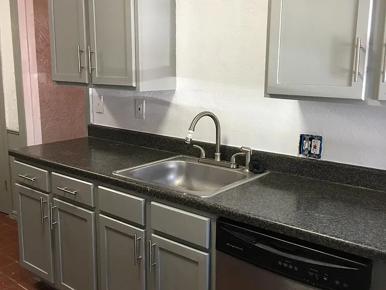 908 NW 42nd St #1 — Photo 2