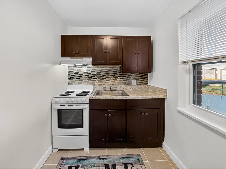 Croydon Manor Apartments — Photo 7