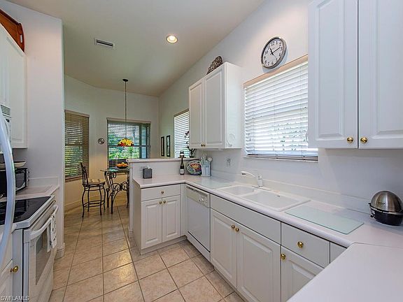 4th image of 841 Vistana Cir #19