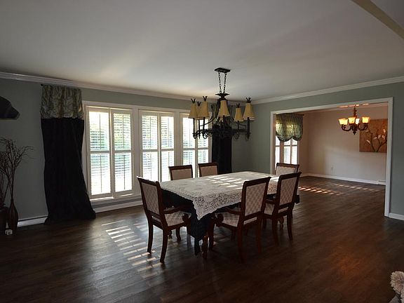 3rd image of 1922 Courtney Ave