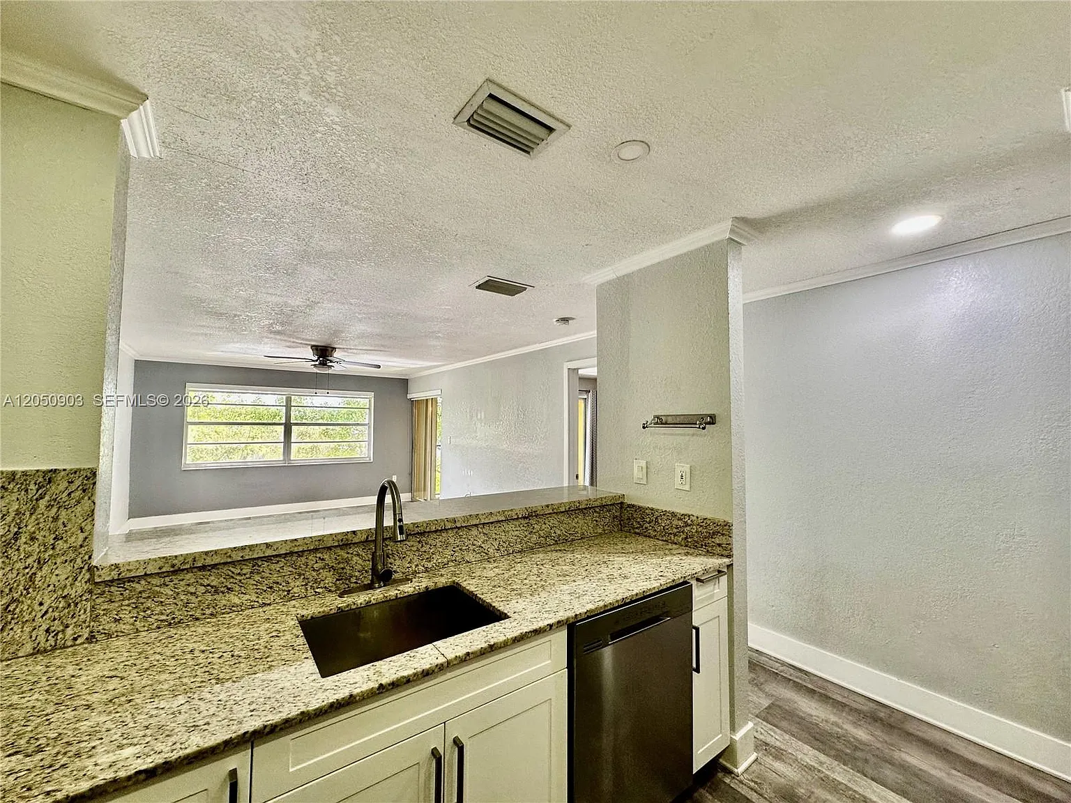 2 bed, 968 sqft, $2,200 — Photo 3