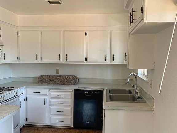 3rd image of 14107 Norwich Cir
