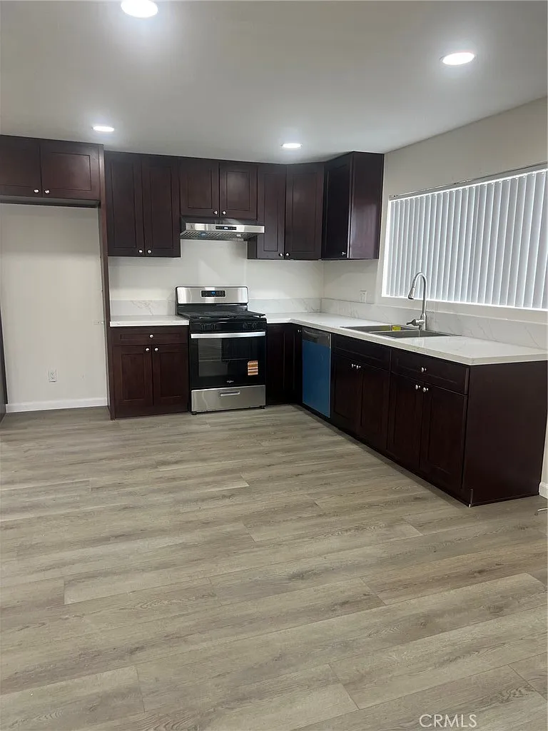 4 bed, 2.5 bath, 1676 sqft, $4,300 — Photo 1