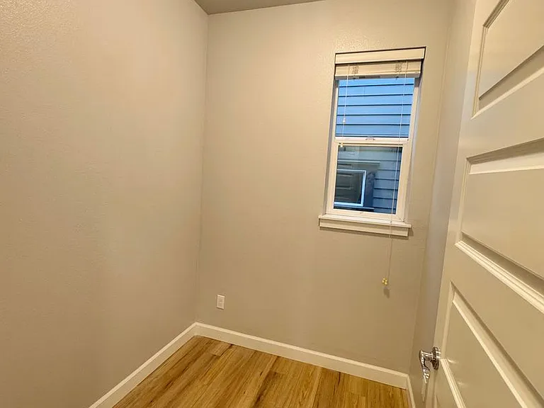 J0459 - Stafford St. Apartments — Photo 34