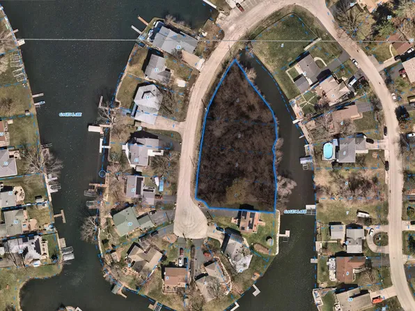 33211 N Island Ave, Grayslake, IL 60030