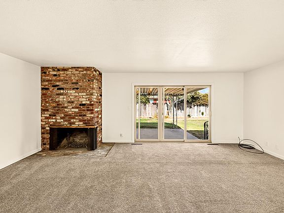 3rd image of 1523 Tamarack Ave