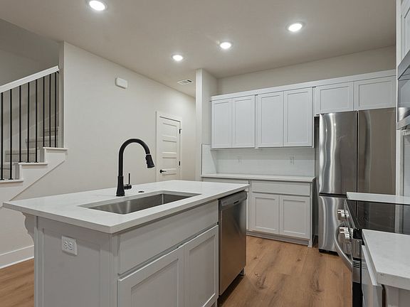 2nd image of 1861 Lapis Ave