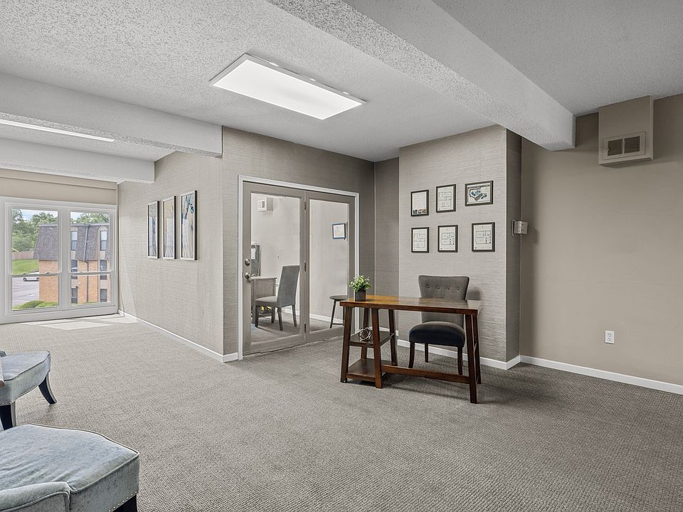 Chesterfield Place Apartments Office Lobby