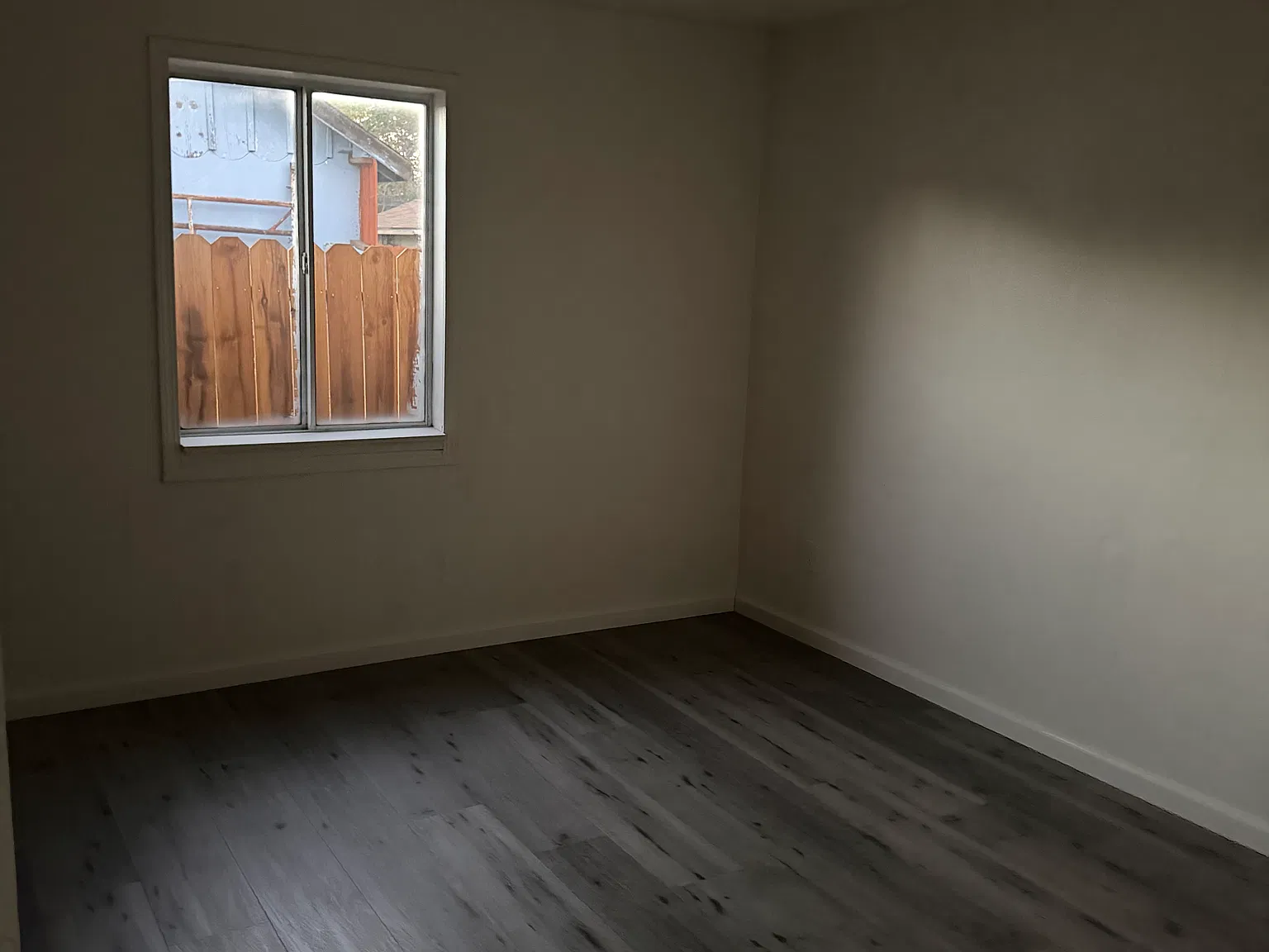3 bed, 1000 sqft, $1,895 — Photo 3