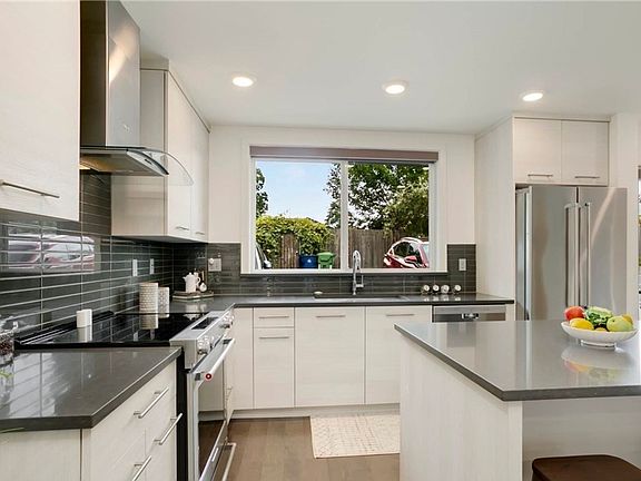 2nd image of 5917 Fauntleroy Way SW #C