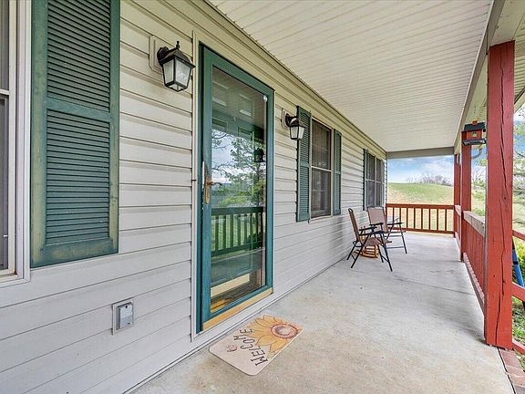 4th image of 1905 Mount Joy Rd