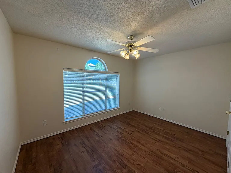9709 Joliet Ave — Photo 10
