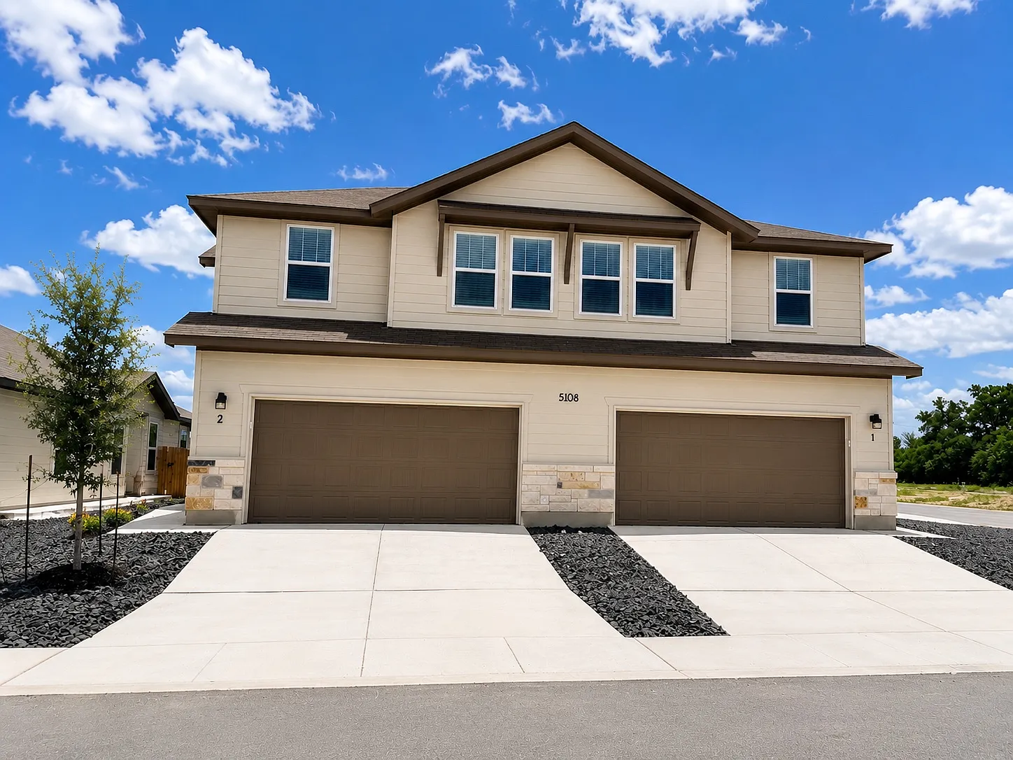 4 bed, 2.5 bath, 1742 sqft, $1,860 — Photo 1