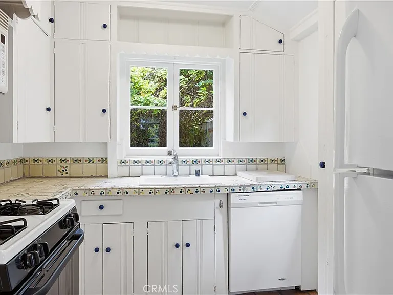 550 Saint Anns Dr — Photo 7
