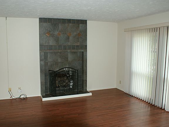 4th image of 7933 Cottonwood Ave