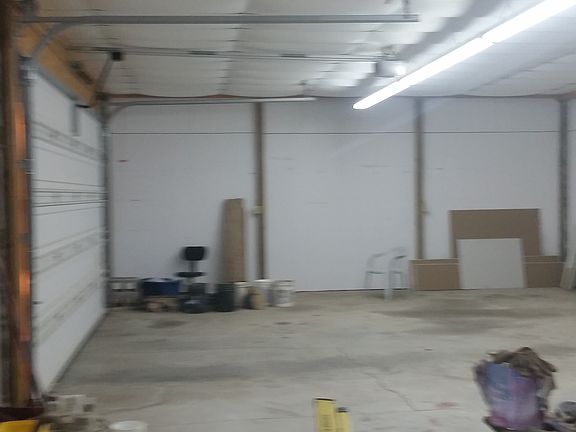 garage:insulated, 200 amp 