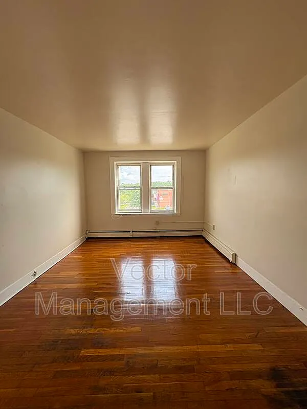 2 bed, 1.0 bath, 900 sqft, $1,500 — Photo 3