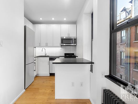 2nd image of 227 Waverly Pl APT 5E