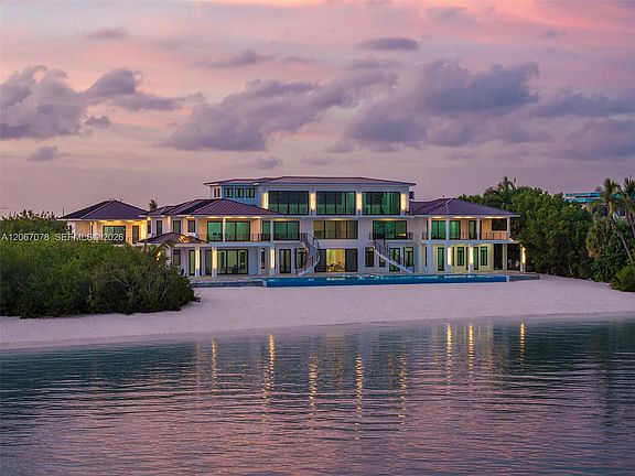 3rd image of 2405 Coco Plum Dr