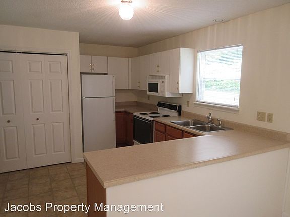 5th image of 4921 W Millbrook Dr