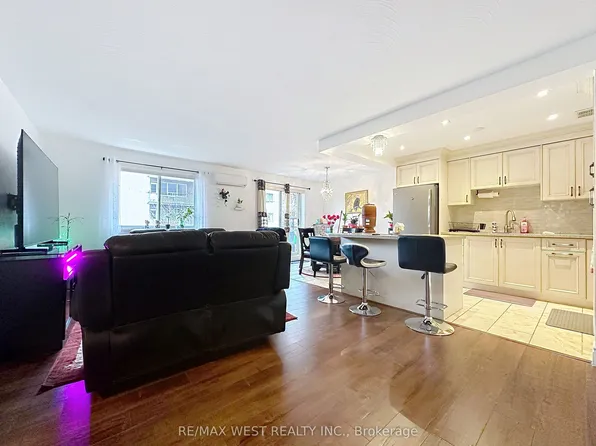 800 Kennedy Rd #206, Toronto, ON M1K 2C9