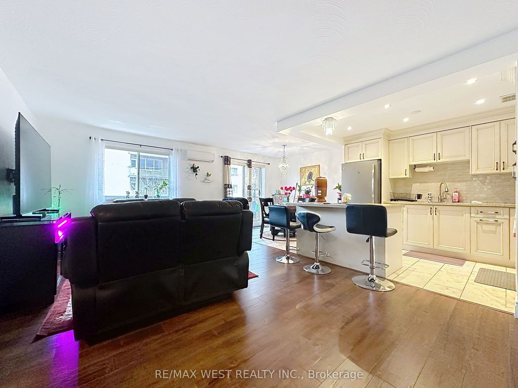 800 Kennedy Rd #206, Toronto, ON - View 3