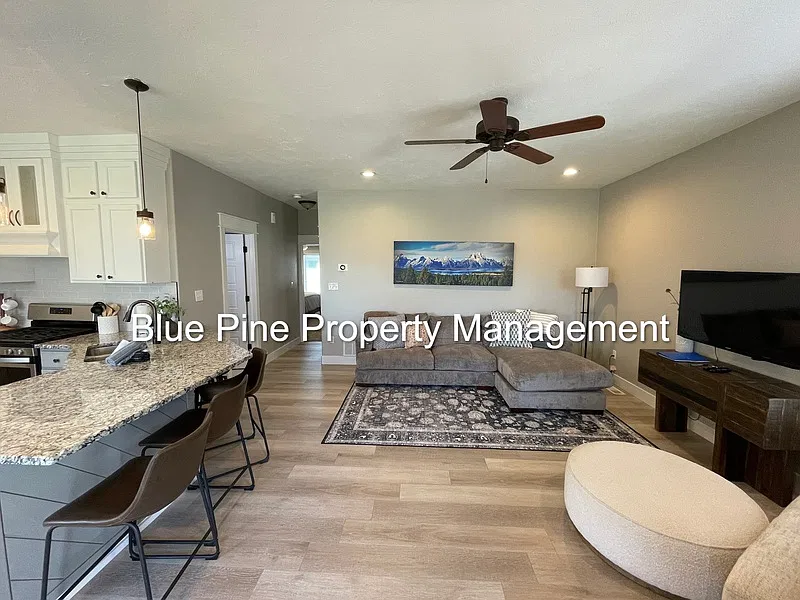 5 bed, 3.0 bath, 2718 sqft, $2,500 — Photo 4