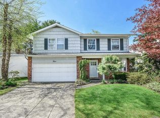 3 Angler Ln, Port Washington, NY 11050