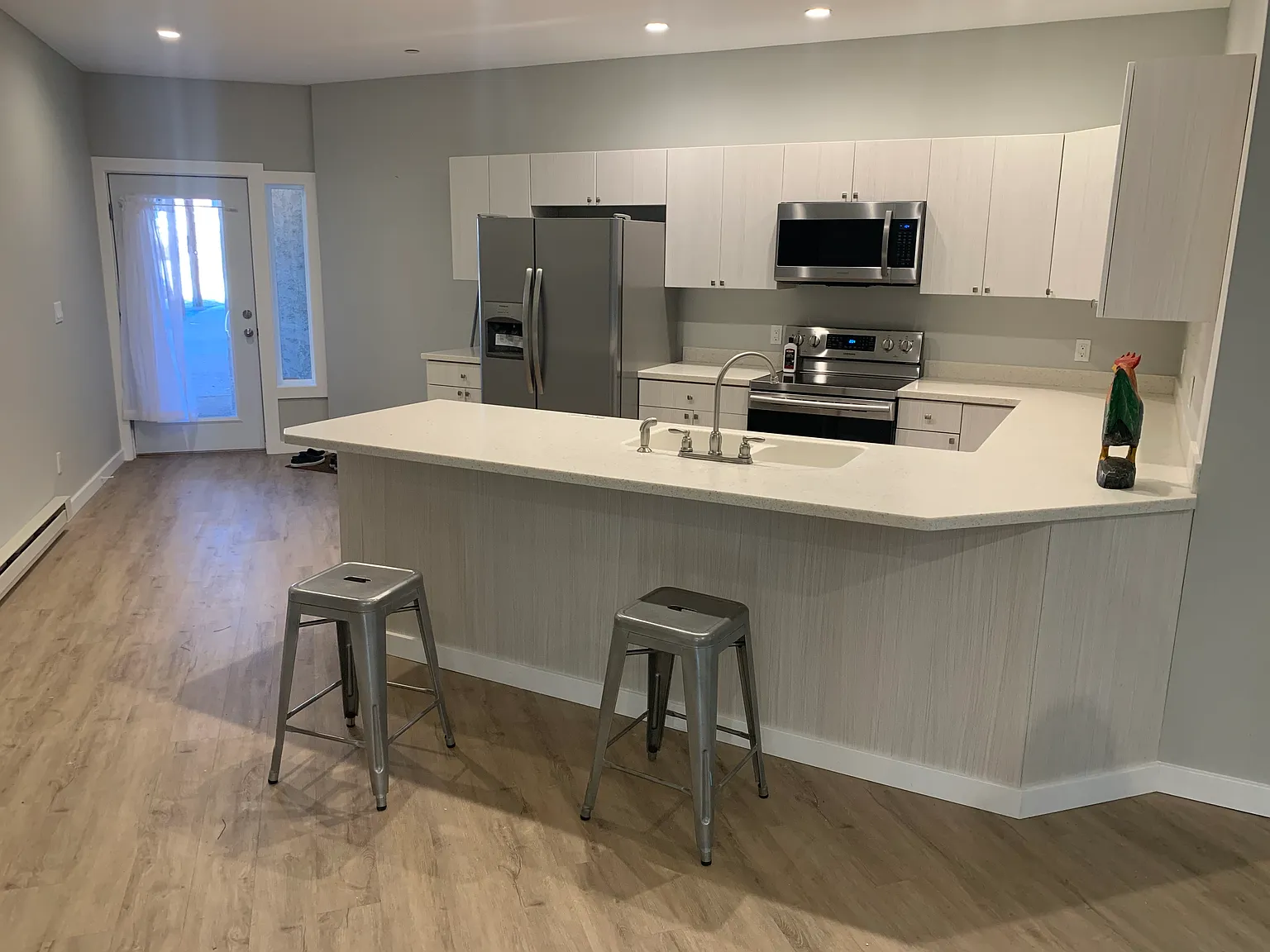 3 bed, 1569 sqft, $4,950 — Photo 1