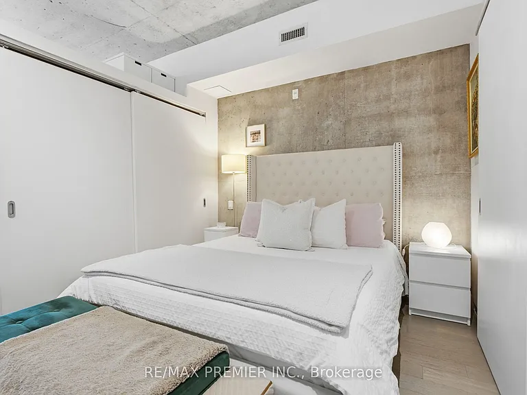 25 Stafford St #407 — Photo 14