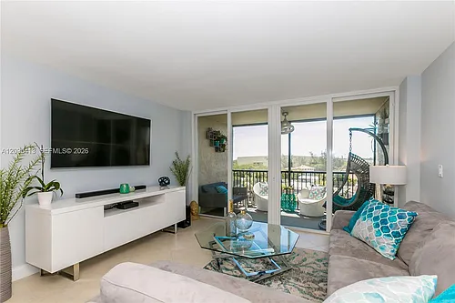 14 Royal Palm Way Photo 1