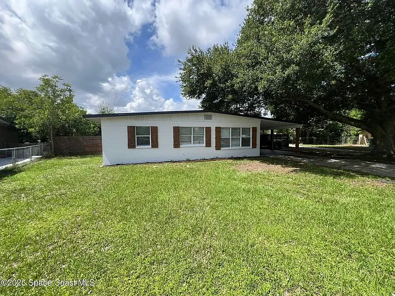 1221 Cypress Ln — Photo 11