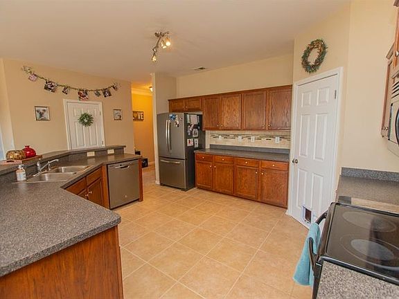 5th image of 5851 Bridgeport Ct