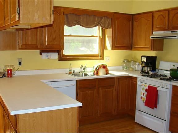 4th image of 160 Burgess Ln
