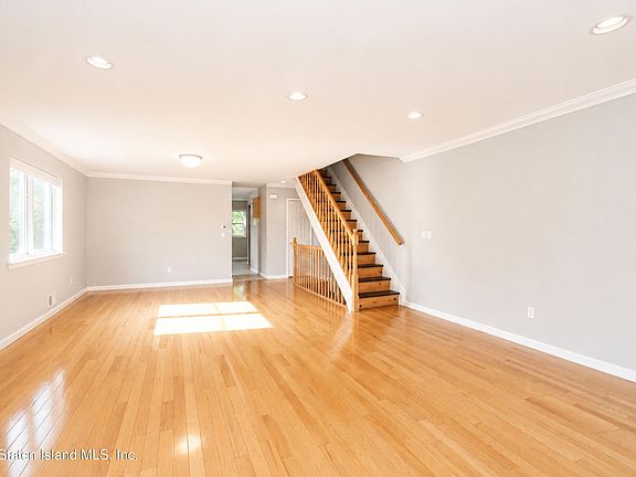 4th image of 43 Monterey Ave