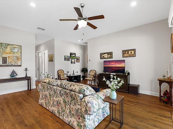 5th image of 552 Christina Dr